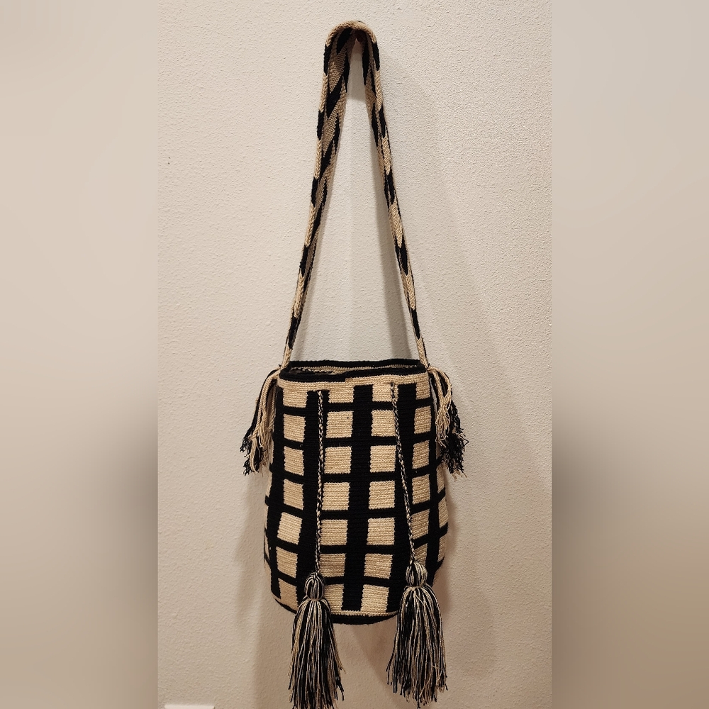 Elegant Black and Cream Checkered Shoulder Bag